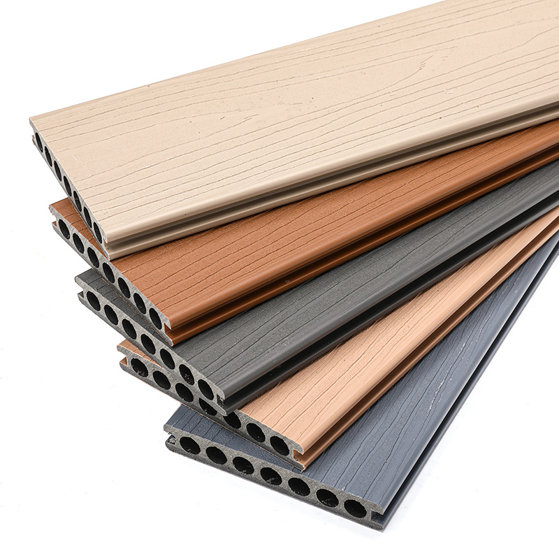 Koextrudierte WPC-Terrassendielen für den Innenhof, Holz- und Kunststoff-Bodendekoration